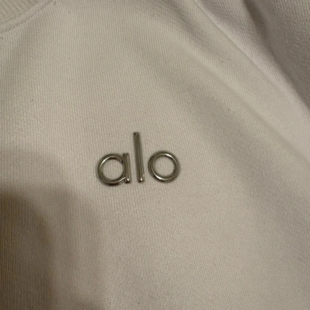 ALO Women’s White Crewneck Sweatshirt - Picture 3 of 3